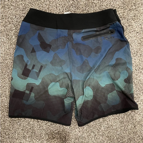 Oakley Bodhi camo men's swim trunks, size 31 - Picture 6 of 7